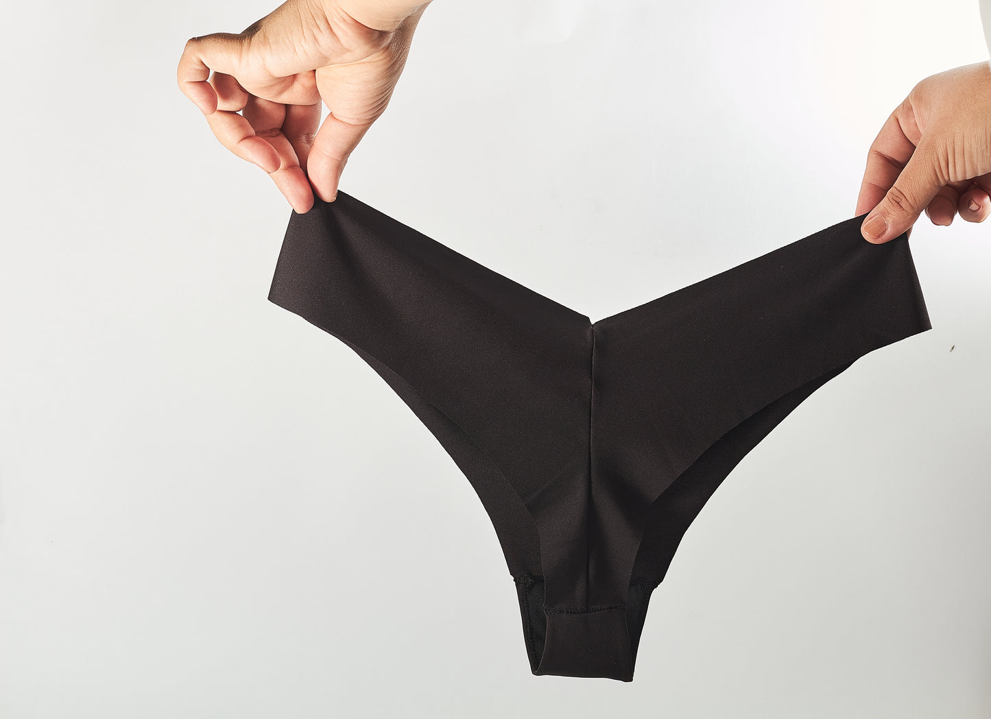 Tanga Brasilera invisible- Pack X3